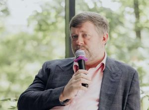 Україна демонструє вражаючу стійкість демократичних інституцій попри триваючу повномасштабну агресію рф