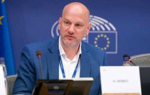 Про прагнення України до інтеграції з Євросоюзом та виконання міжнародних стандартів