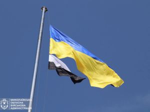 У Миколаєві підняли Прапор надії: знак солідарності з військовополоненими та зниклими безвісти