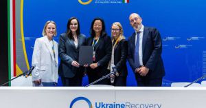Пропонують різні можливості для розвитку —  від навчальних програм до грантів для бізнесу