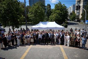 Руслан Стефанчук вручив відзнаки українського Парламенту медикам