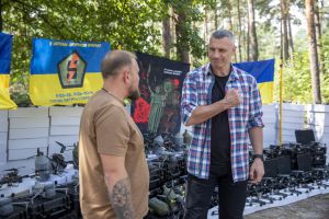Київська громада передаа на фронт ще 900 безпілотників для ЗСУ