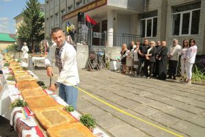 На Стрийщині встановили рекорд України – спекли Красівський пиріг Незалежності