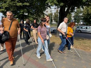 У Луцьку перевірили безбар’єрність міського середовища для людей з порушенням зору