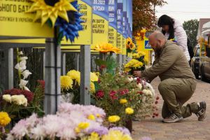 У День Захисників та Захисниць України луганчани в різних регіонах вшанували героїв, які віддали життя за Незалежність