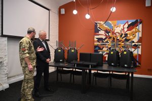 Чернівці продовжують допомагати нашим захисникам