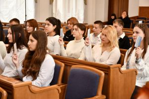 На Кіровоградщині стартувала перша сесія 16-го скликання обласного парламенту дітей