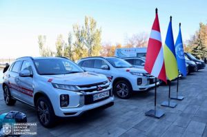 Громади Миколаївщини отримали нові соціальні автомобілі до Дня працівника соціальної сфери