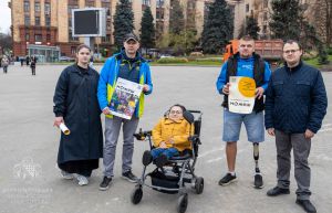 Втілення флагманського проєкту триває: безбар’єрний маршрут у центрі Дніпра оформлюють в єдиному стилі