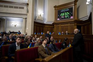 Щодо встановлення безперервності страхового стажу особи, поновленої на роботі після незаконного звільнення