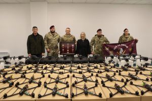 Вінницька область передала військовим 8 корпусу ДШВ ЗСУ сучасні дрони на понад 2,3 млн грн