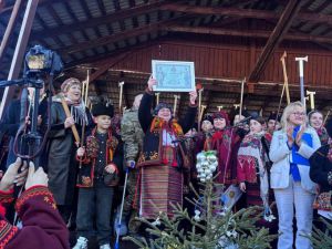 У Верховині встановили унікальний рекорд — 188 гуцульських барток на одній локації під час різдвяного дійства