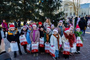 Українські діти колядують навіть у найскладніші часи