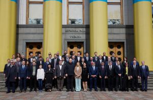 У День Європи біля Верховної Ради урочисто підняли прапор Європейського Союзу