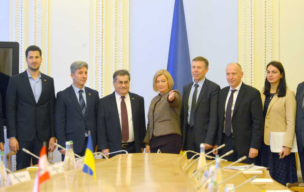 Ірина Геращенко: Докладаємо максимальні зусилля для досягнення миру на Донбасі