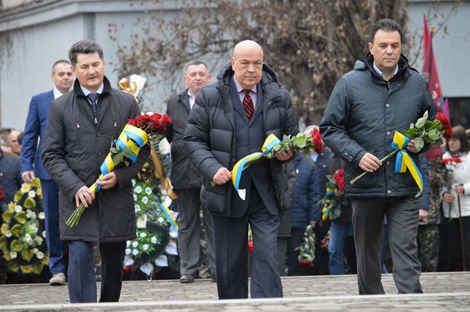 А тепер воїни-інтернаціоналісти захищають рідну землю на сході!..