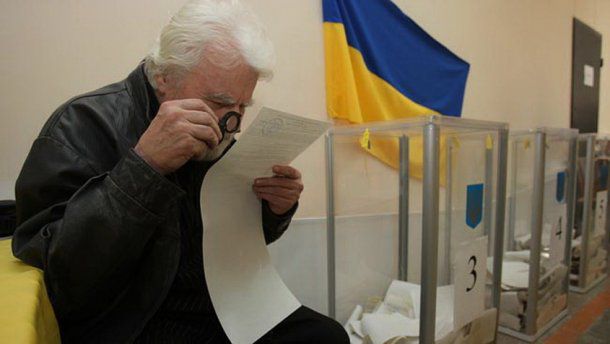 Навалі негативу виборці протиставили сміх