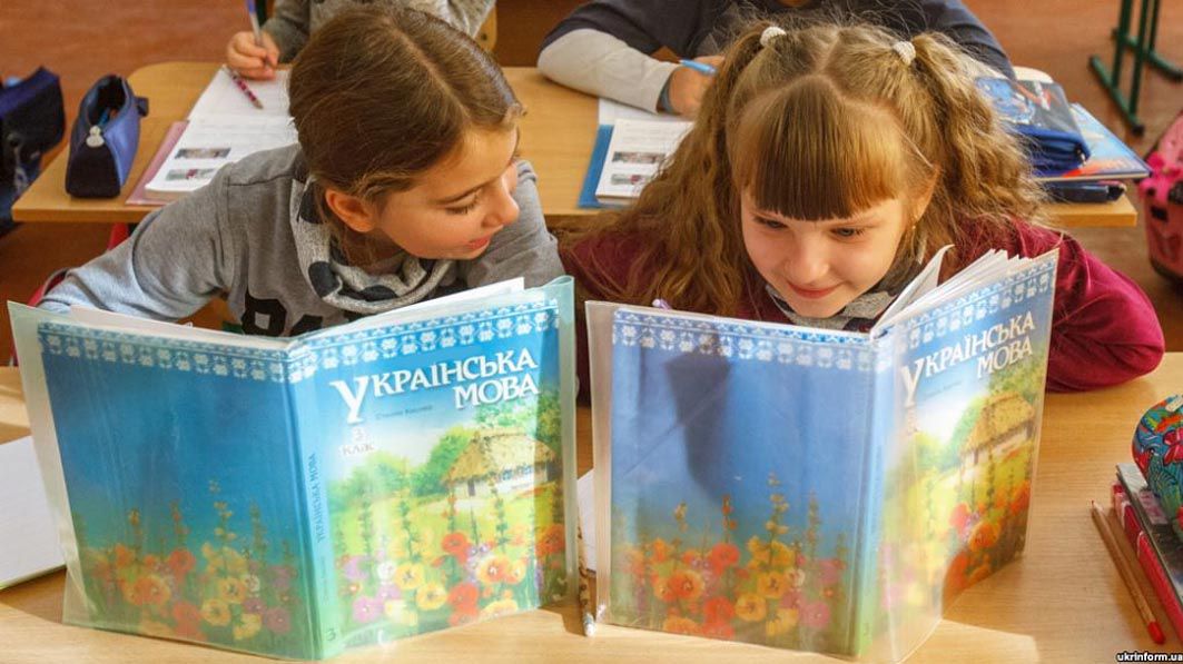 Слова, що в нас є стаття 10 Конституції та її пряма дія,  правдиві, але декоративні