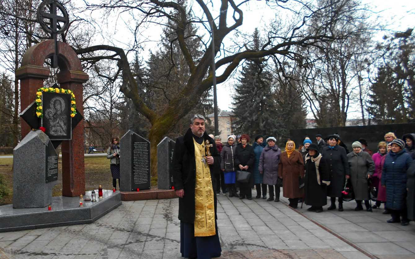 На місці квітучих сіл Волині — братські могили