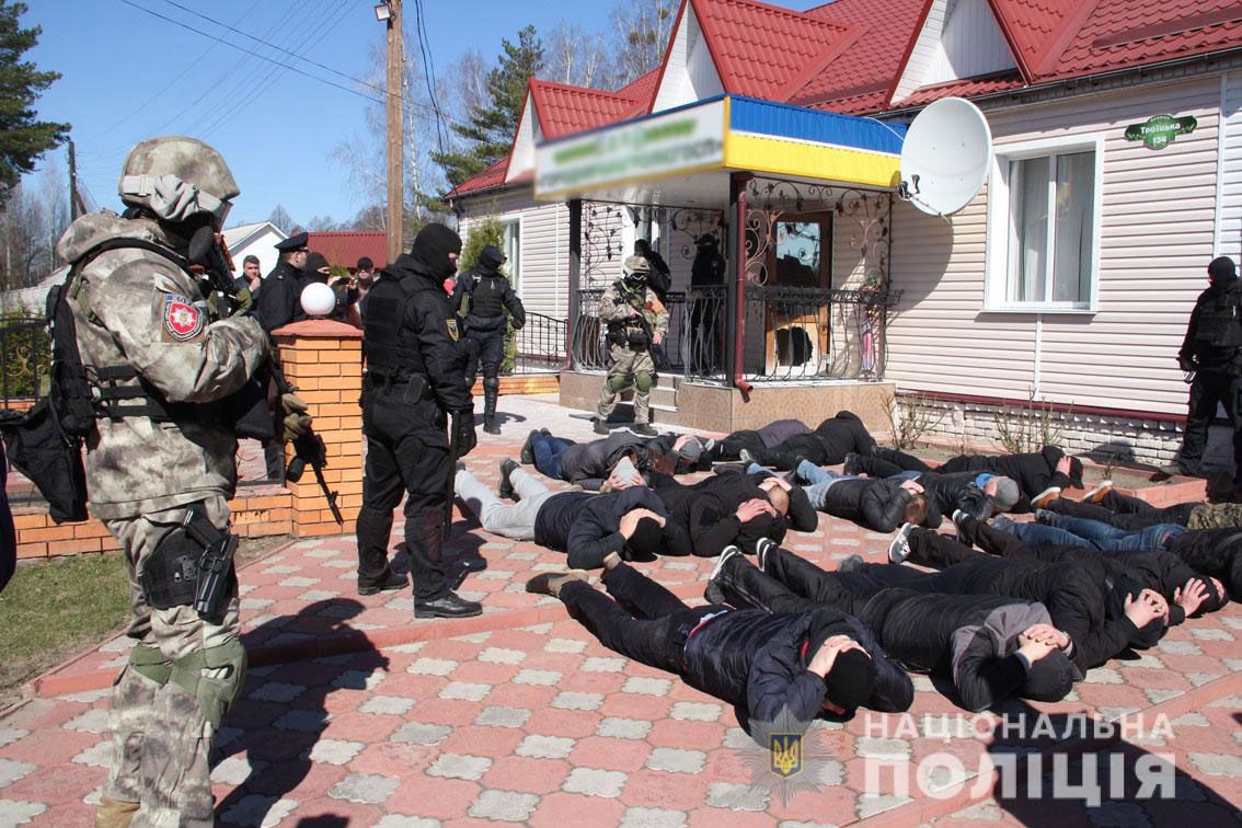 Поліція розборонила «тітушок»
