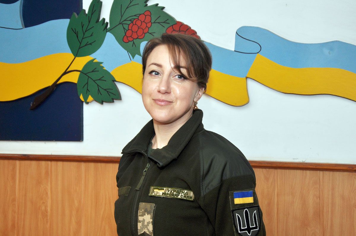 Жіночі обличчя армії