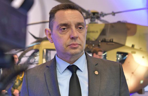 Міністр  оборони  оголосив  голодовку