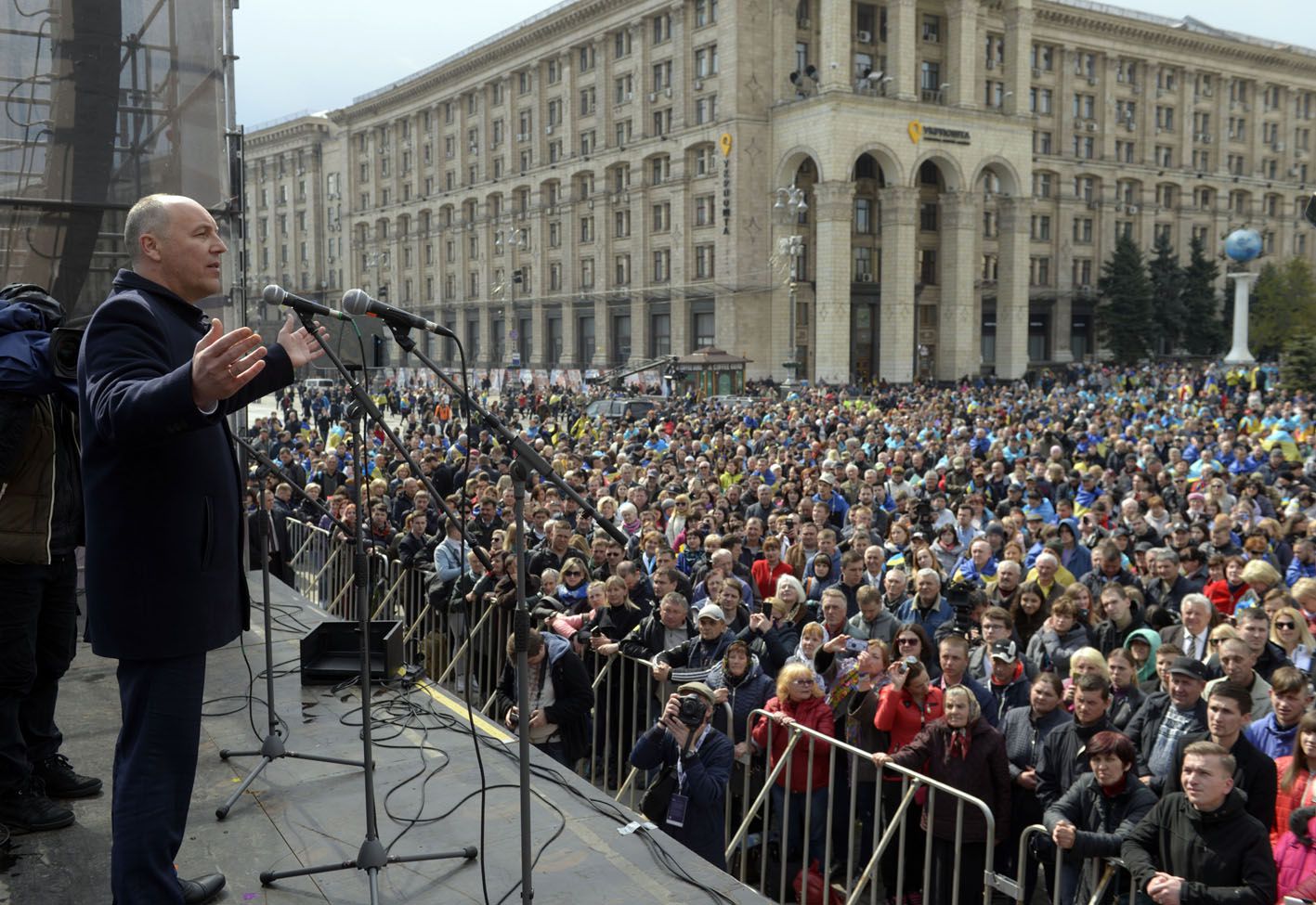 А. Парубій, П. Порошенко взяли участь в акції «Захисти Україну»