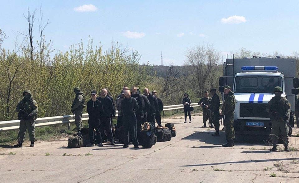 Бойовики передали в’язнів