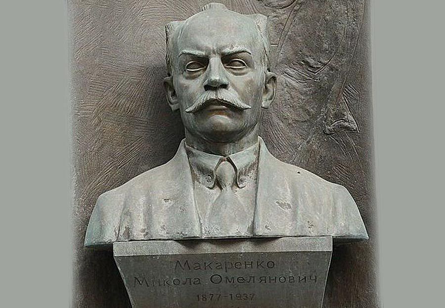 Будучи щирим патріотом, працював на державу й одним із перших прийняв громадянство УНР