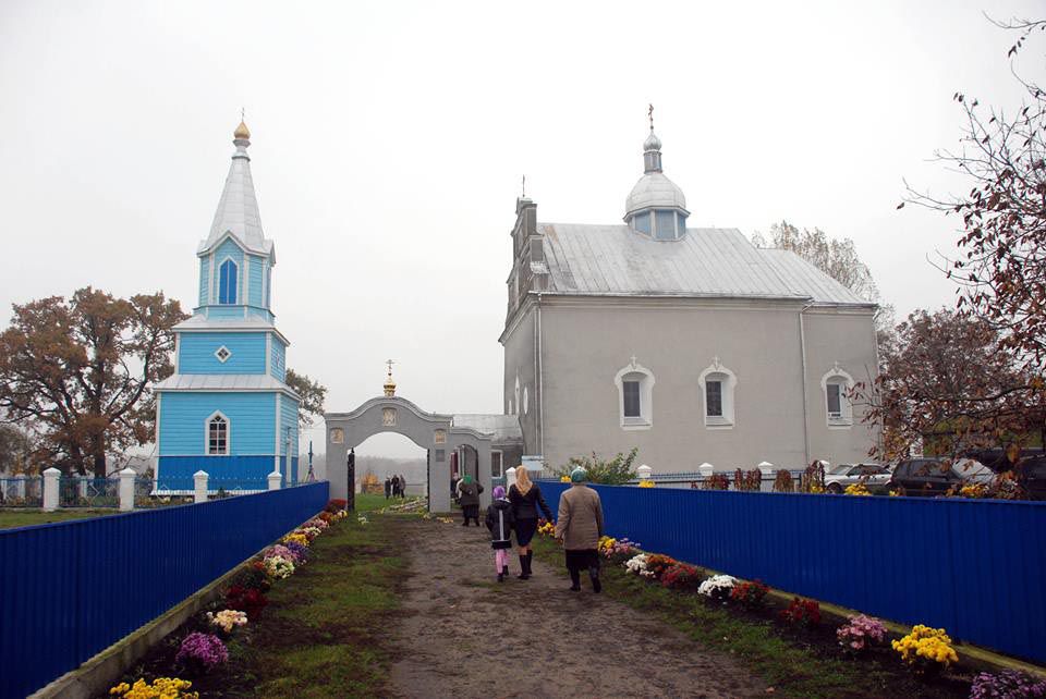 Розправа під стінами храму