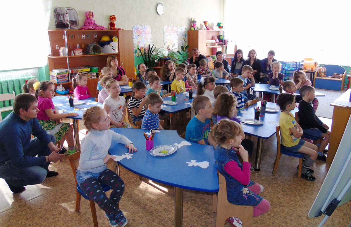 Малюків забезпечують місцями в дитсадках