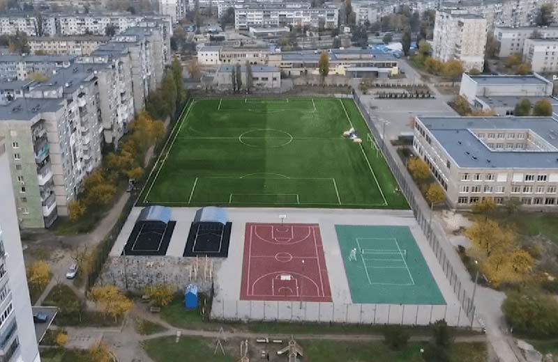 На нових спортивних «полянах» падати не боляче