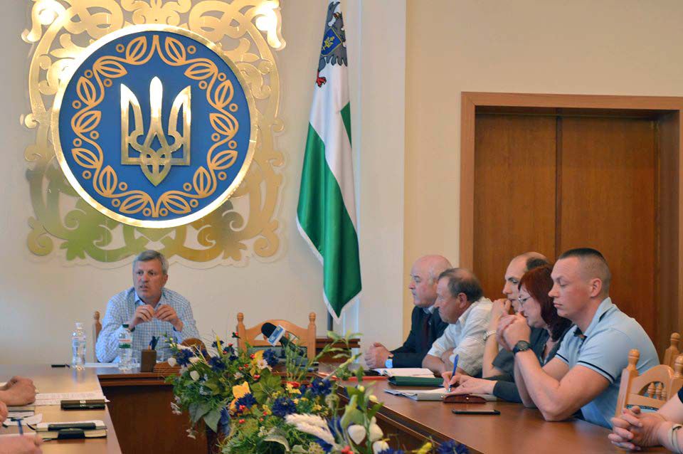 Лугове протистояння в Локнистому триває