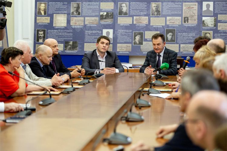 «Перетинаючи Київський Стікс»