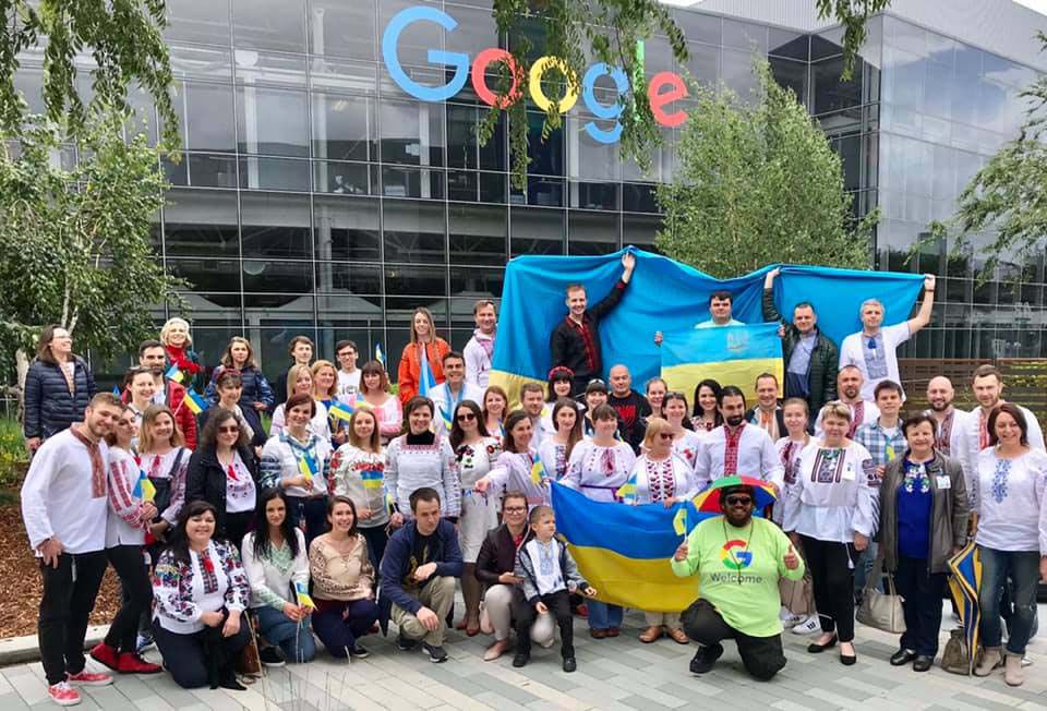 Всесвітній день вишиванки відзначили і в Googl центрі (США)