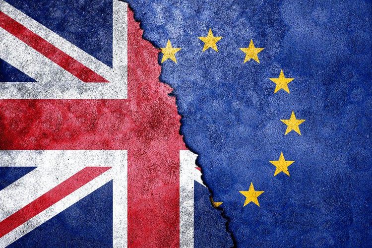 На тлі кризи Brexit тривають урядові відставки