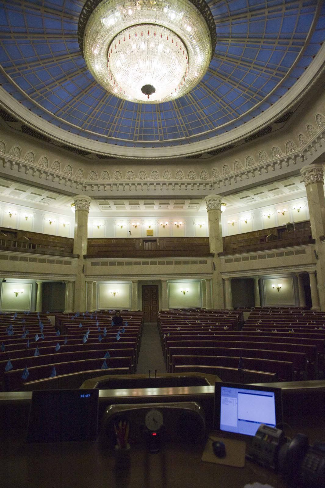 Entró en vigor el decreto de Zelensky sobre la disolución del parlamento