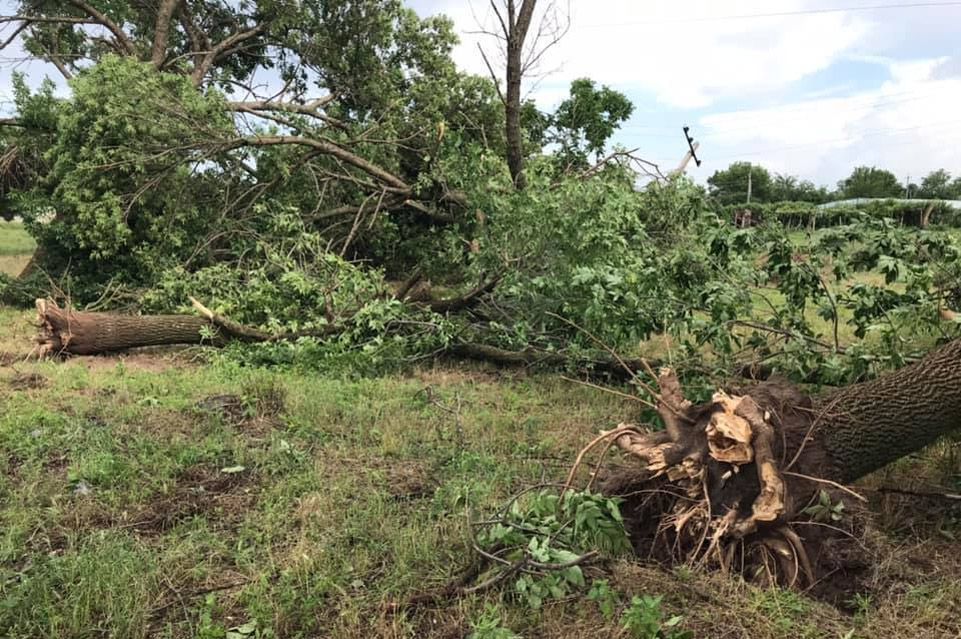 Одне село зруйноване, інше — у воді
