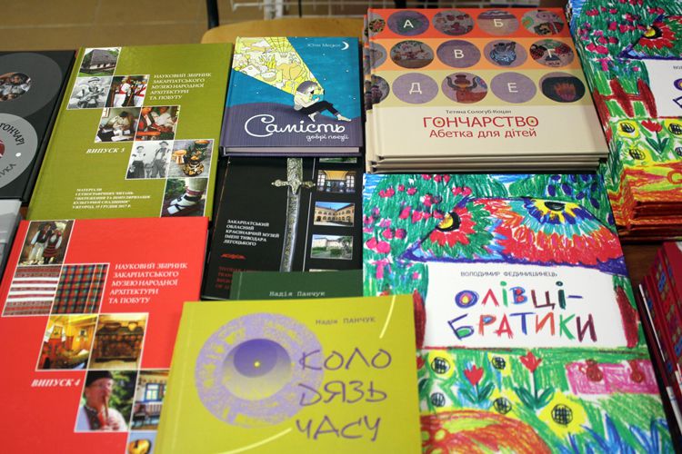 Жоден гаджет ніколи не зрівняється з книгою