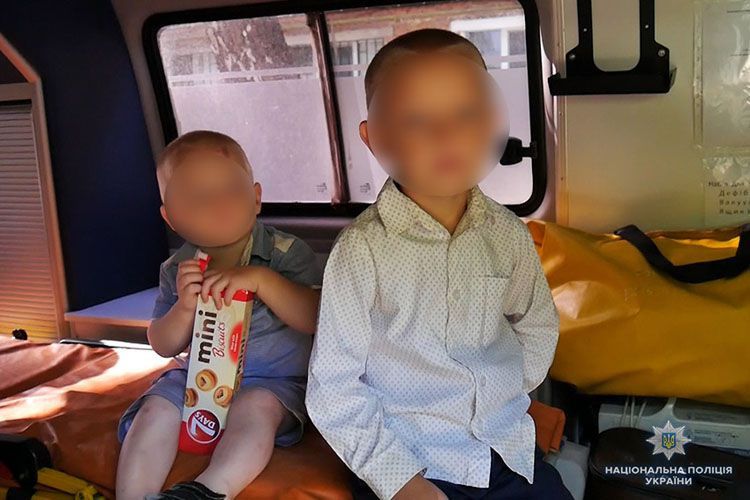 Маму, яка віддала синів жебракам, відправили до в’язниці