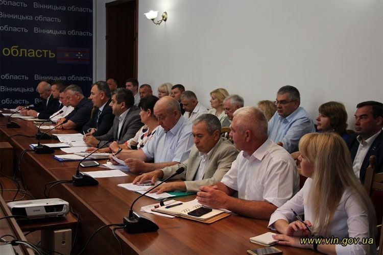 Буревій з грозою перетворив посіви бобових на зелене добриво