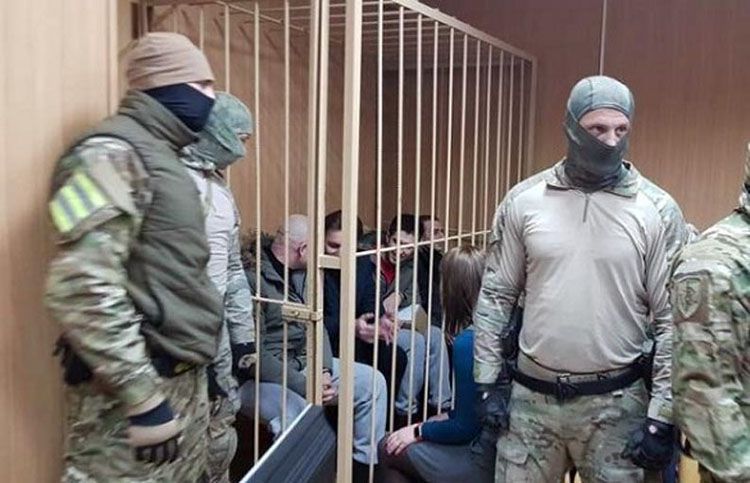 Наші військовополонені моряки залишаються заручниками Кремля. Торги тривають