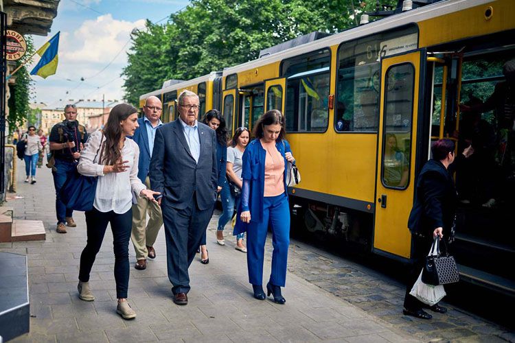 Міжнародні спостерігачі сподіваються на результат, який забезпечить прогрес