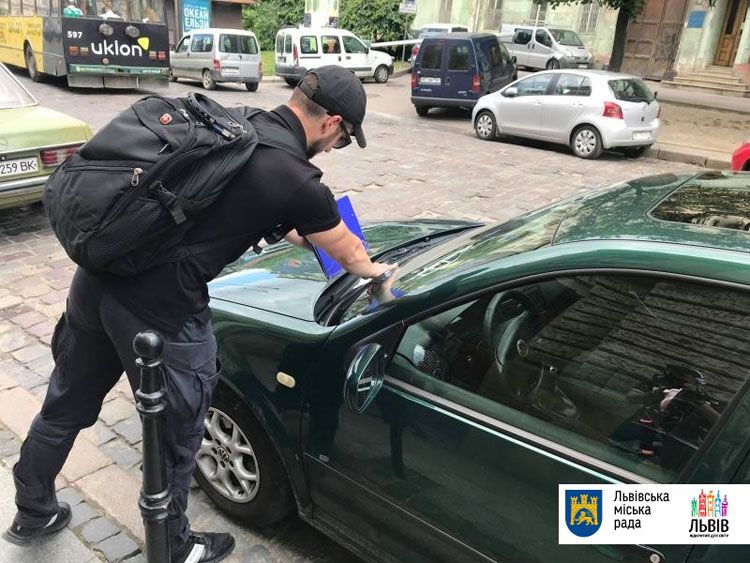 Інспектори з паркування вийшли на вулиці Львова