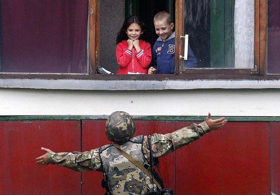 Луганщина. Вирви заросли травою, але пам’ять не гоїться…