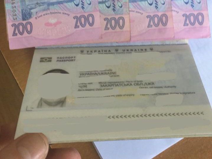Зловмисник хотів спокусити хабаром