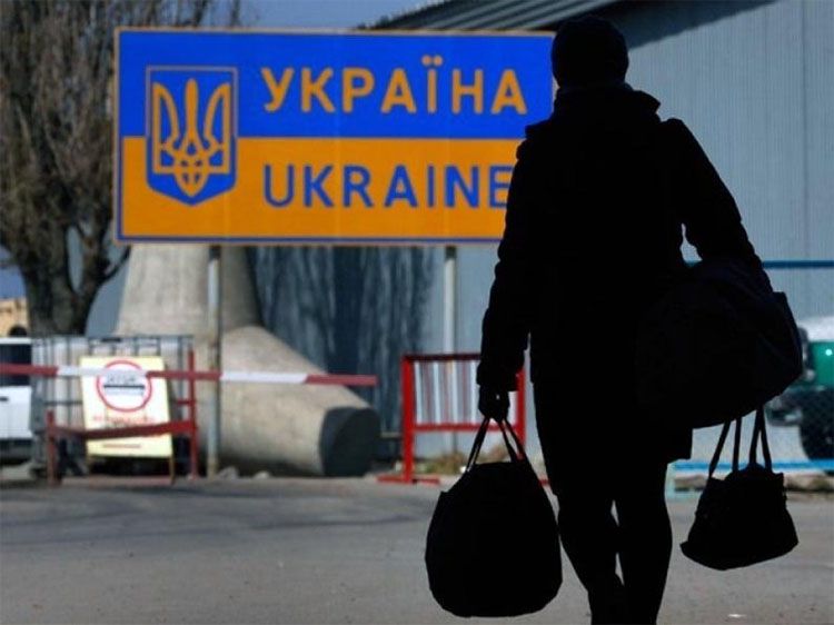 Наші громадяни в Польщі затребувані, але за порушення їх карають