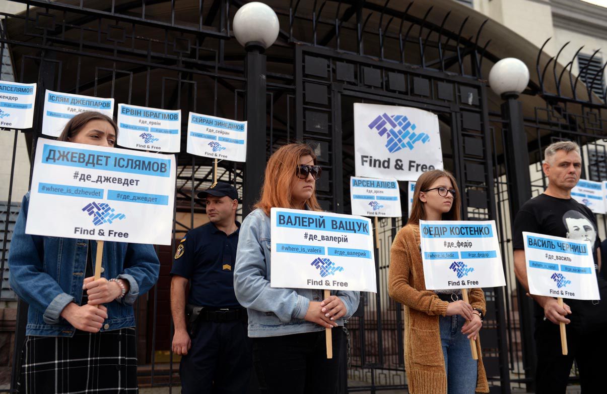 З початку агресії у Криму викрадено майже півсотні людей