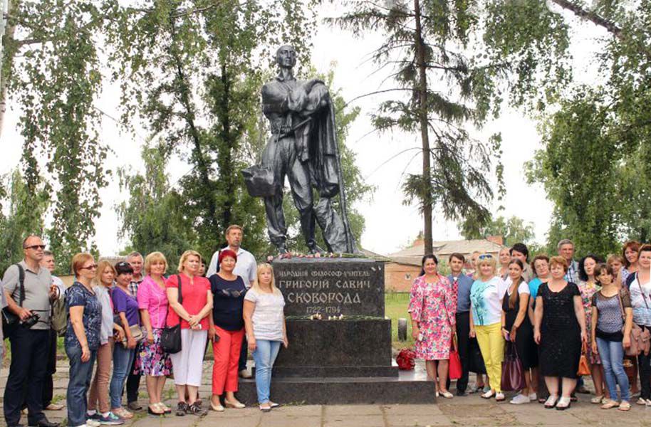 Через розбиті дороги до Сковороди йтимемо... пішки?