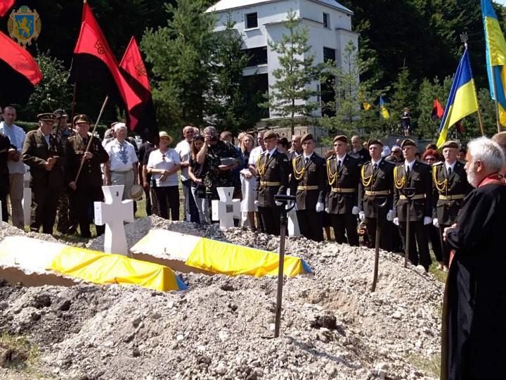 На Львівщині перепоховали останки воїнів Першої української дивізії «Галичина»